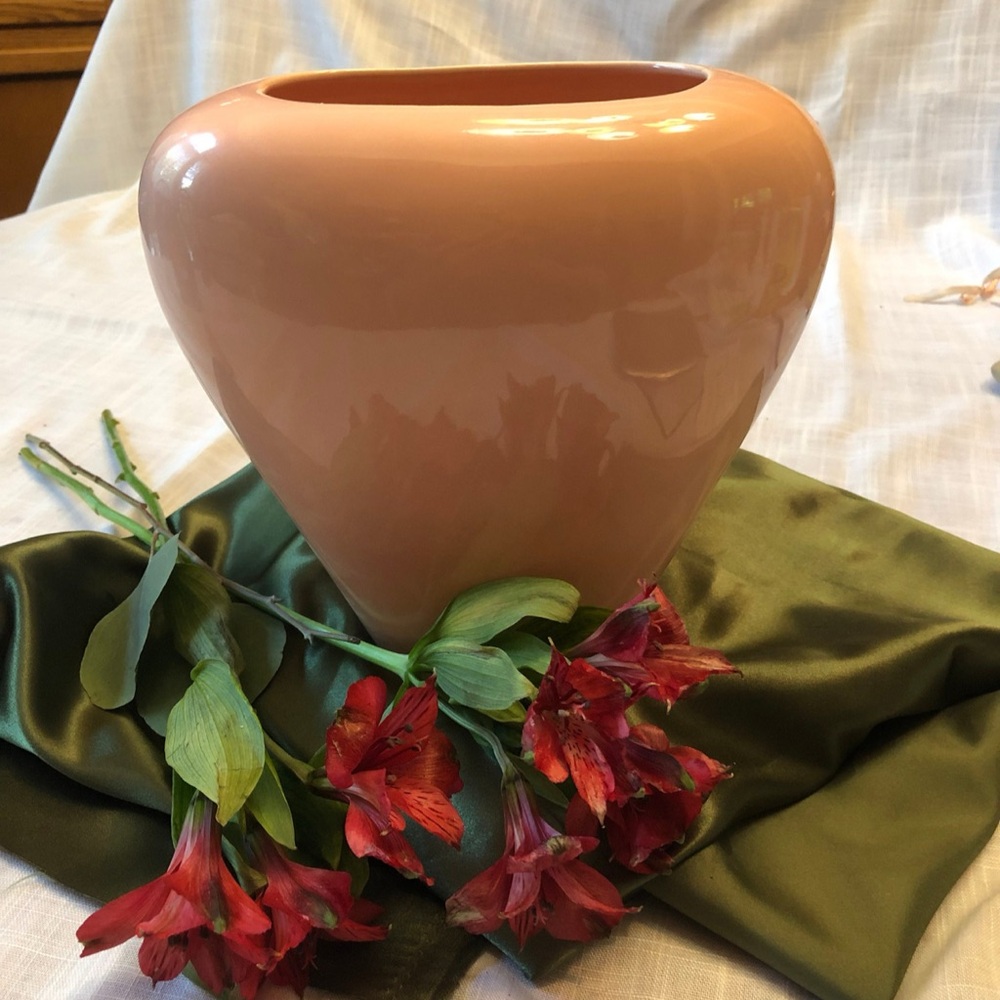 MCM Haeger Vase in Peachy Pink Vintage Vases Minimalist